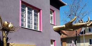 Surrealistický Kristkův dům v Černých Polích